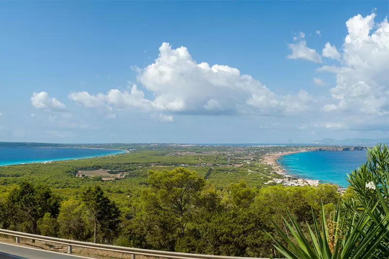 Los mejores miradores de Formentera para disfrutar en moto